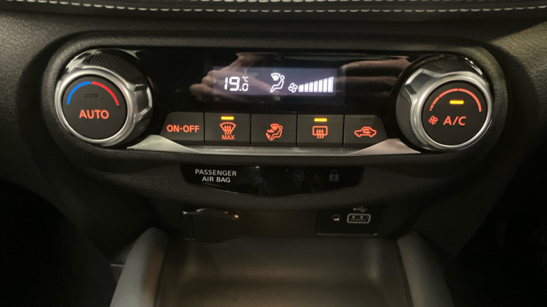 Nissan Juke 1.0 DiG-T N-Connecta 5dr DCT Petrol Hatchback